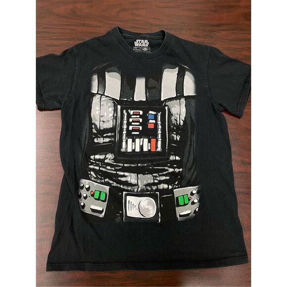 Star Wars Young Men Black Short Sleeve Graphic Dark Vader Costume Tee Size Small - Picture 1 of 6